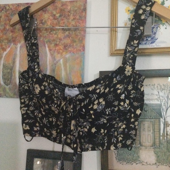 NWT crop top - Picture 3 of 4